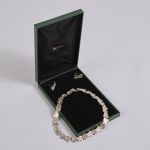 685339 Pearl necklace